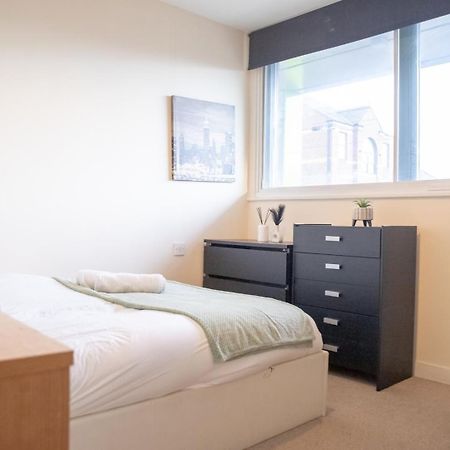 Leeds Vibrant 2 Bedroom Sleeps 4 Bagian luar foto