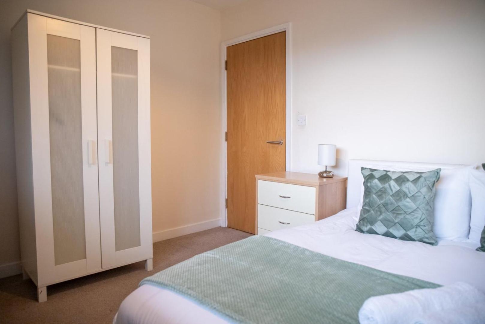 Leeds Vibrant 2 Bedroom Sleeps 4 Bagian luar foto