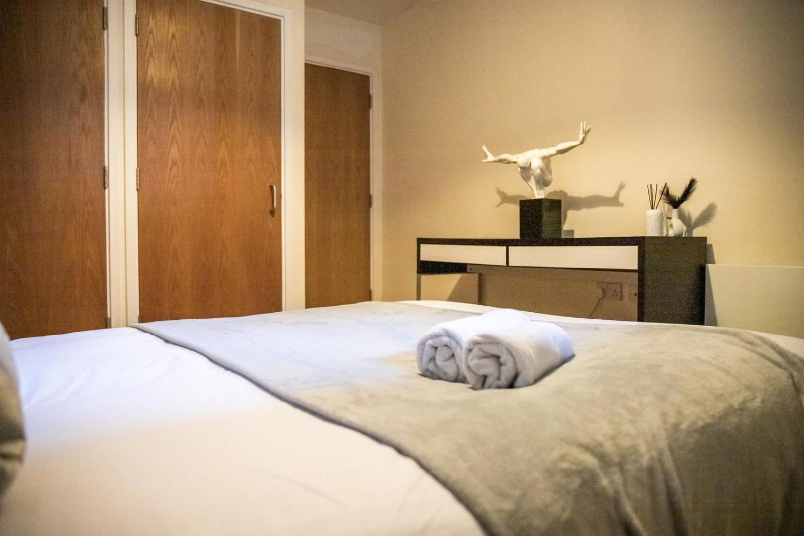 Leeds Vibrant 2 Bedroom Sleeps 4 Bagian luar foto