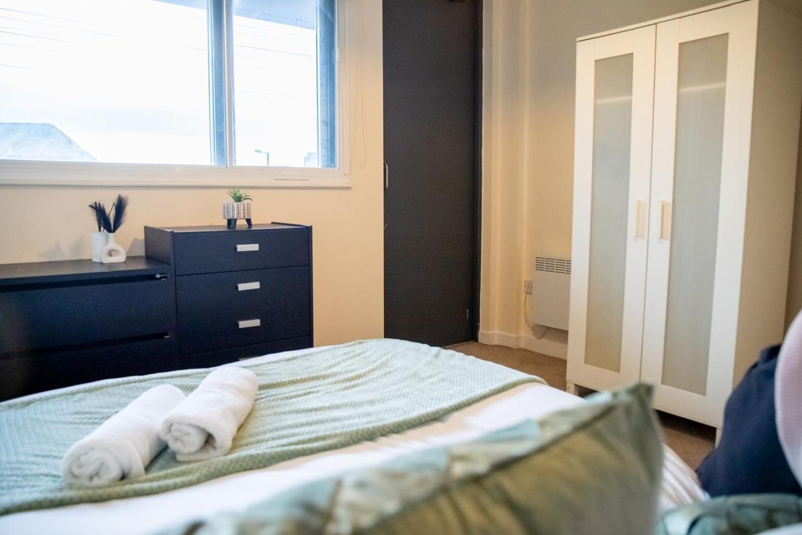 Leeds Vibrant 2 Bedroom Sleeps 4 Bagian luar foto